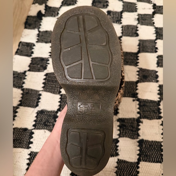 Dr Martens Women's Buzz 5-Eye Leopard Shoes - Picture 5 of 12